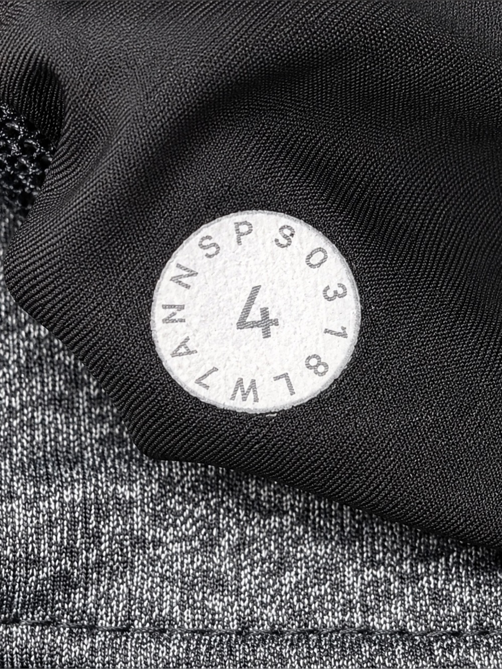 Lululemon Hotty Hot Short II 2.5” Gray Heather Shorts Size 4 Small - Picture 4 of 5